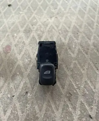 Volvo V70 Electric window control switch 9472275 01W273 4970