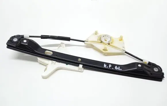Rear window lifting mechanism without motor