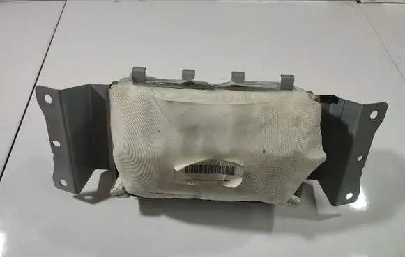 Mazda 3 I Passenger airbag 
