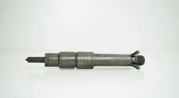 Audi A6 S6 C4 4A Fuel injector 028130201G
