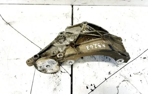 Ford S-MAX Engine mounting bracket