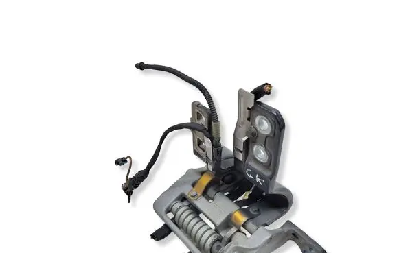 BMW 5 E60 E61 Tailgate/trunk/boot hinge 7061383