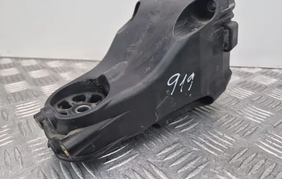 Mercedes-Benz E W213 Engine mounting bracket A2642200300