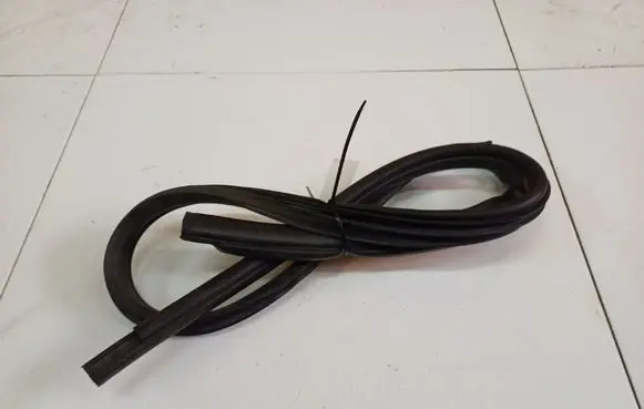 Toyota Yaris Rubber seal front coupe door 