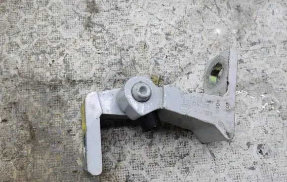 Rear door upper hinge