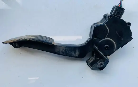 Subaru Legacy Accelerator throttle pedal 1988007120 198800-7120