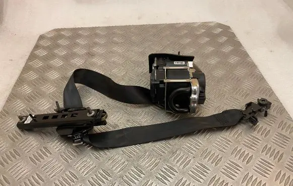 Volvo XC90 Front seatbelt 32239333