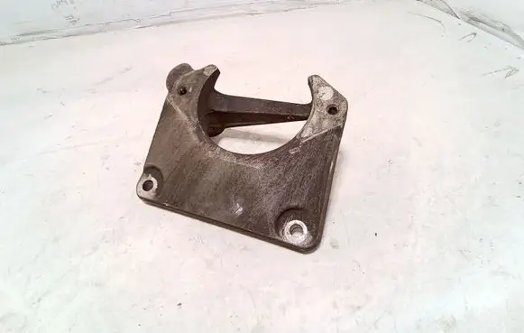 BMW 5 E60 E61 Engine mounting bracket 6761117
