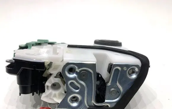 Suzuki Swift IV Rear door lock 