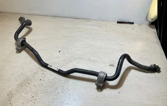 Volvo XC40 Front anti-roll bar/sway bar 32281623