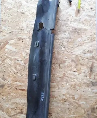 Mercedes-Benz E W124 Wiper trim 1246283307