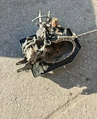 Hyundai Elantra Manual 5 speed gearbox J11873 979257