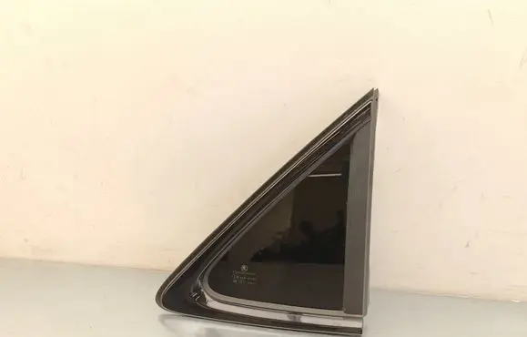 Skoda Enyaq iV Rear vent window glass E000233