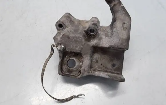 Volvo XC60 Engine mounting bracket