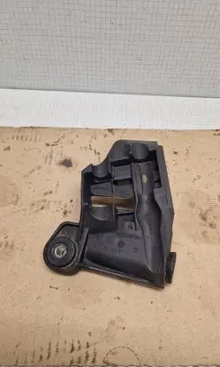Volkswagen Transporter - Caravelle T5 Gearbox mounting bracket 7H0711781F