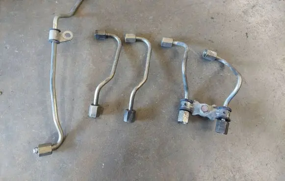 Honda FR-V Fuel injector supply line/pipe 