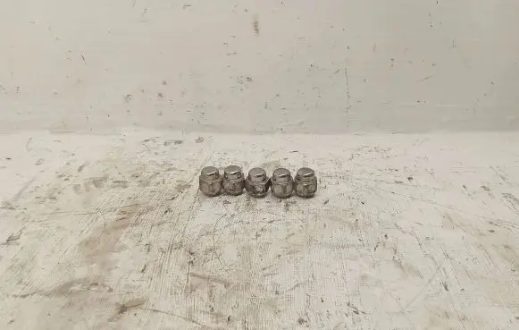 Mazda 3 II Nuts/bolts 