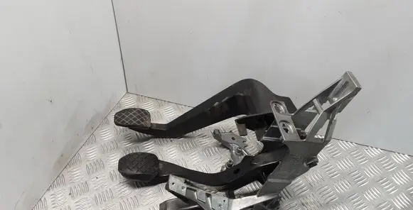 Audi A4 S4 B7 8E 8H Pedal assembly 8E1721117A