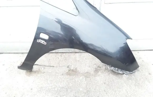 Toyota Corolla Verso E121 Fender