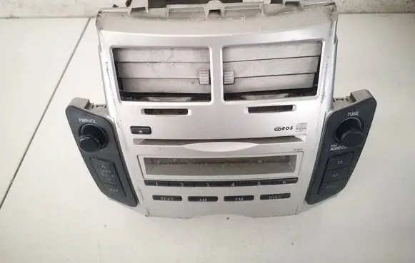 Toyota Yaris Radio/CD/DVD/GPS head unit 861200D200