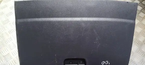 Mazda 323 F Glove box