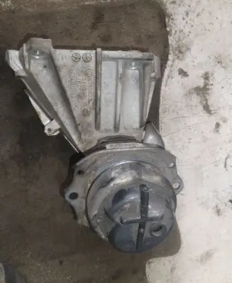 BMW X5 E70 Engine mounting bracket 6790022