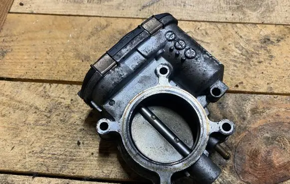 Mercedes-Benz E W210 Throttle valve A1111410325 1111410325