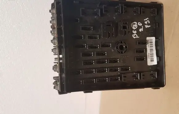 Volkswagen PASSAT B6 Fuse module 3C0937125