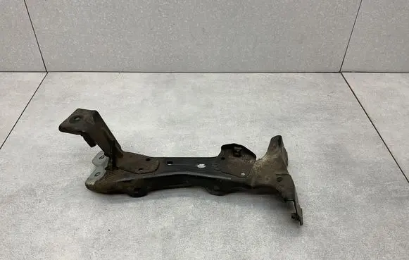 Audi A3 S3 8V Fender mounting bracket 8V0821136C