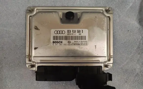 Audi A4 S4 B7 8E 8H Engine control unit/module 8E0910560B 1039S03442 0261207992