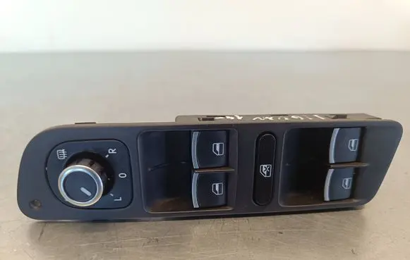 Volkswagen Tiguan Electric window control switch 5K0959565 0330