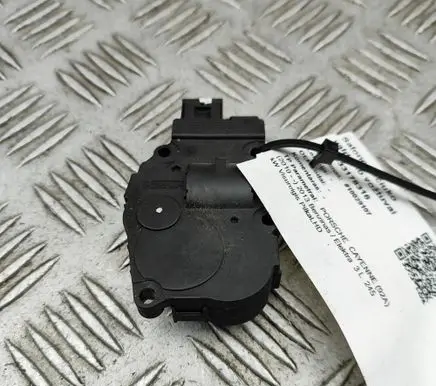 Porsche Cayenne (92A) Air flap motor/actuator 16450178 EFB440