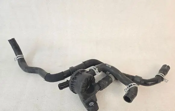 Engine coolant pipe/hose