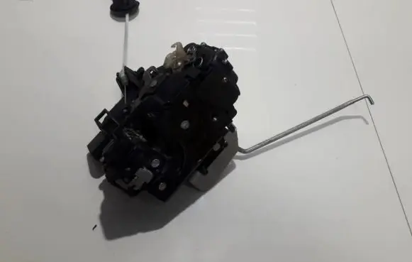 Audi A4 S4 B6 8E 8H Front door lock 4B2837016G