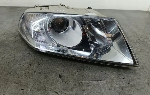 Skoda Octavia Mk2 (1Z) Headlight/headlamp 