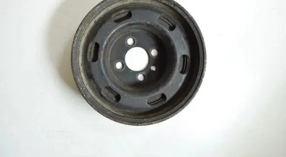 Audi A4 S4 B5 8D Crankshaft pulley 058105251E