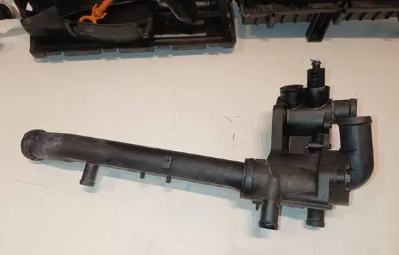 Thermostat/thermostat housing