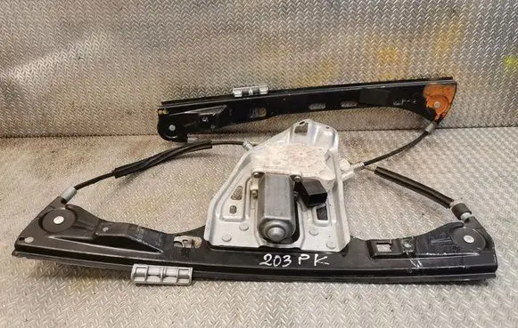 Mercedes-Benz C W203 Front door electric window regulator 2037202346