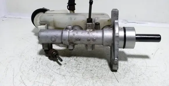 Master brake cylinder