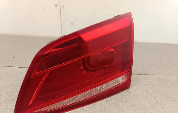 Tailgate rear/tail lights
