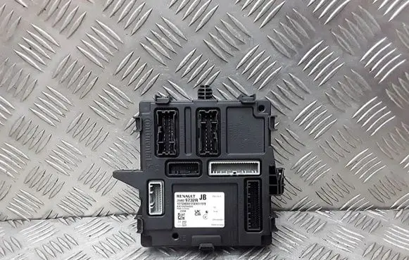 Renault Sandero II Engine control unit/module 284b29732r