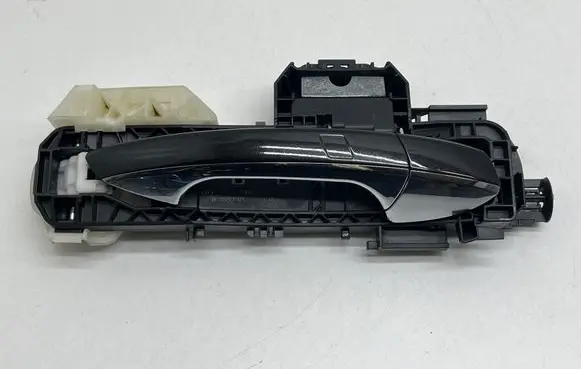 Mercedes-Benz CLA C117 X117 W117 Front door exterior handle A204760 030915