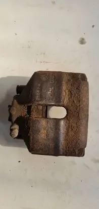 Volkswagen PASSAT B6 Front brake caliper