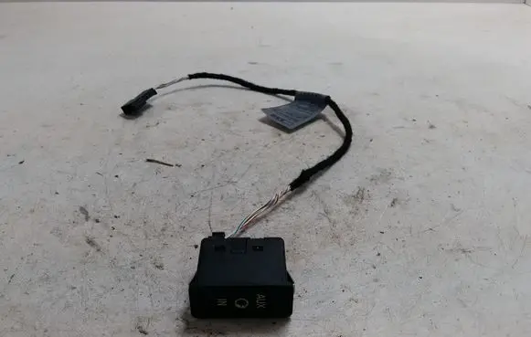 BMW 3 E90 E91 AUX in-socket connector 6930561 9172021