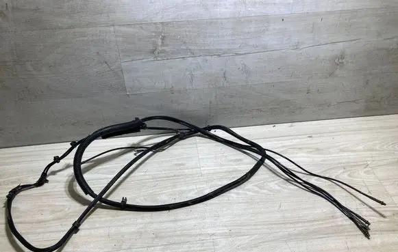 Volvo C70 Convertible roof line/pipe/hose 