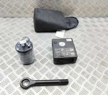 Polestar 2 Tool set 6608129082 6608061255