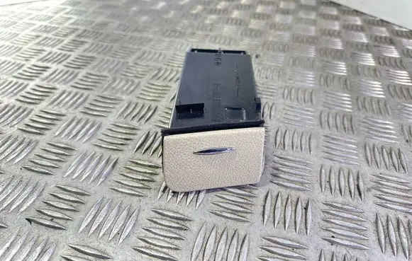 Mercedes-Benz E W211 Dashboard storage box/compartment A2116801952