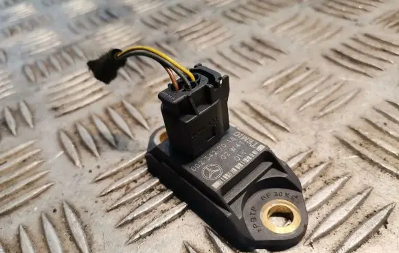 Mercedes-Benz S W220 Airbag deployment crash/impact sensor 0025427018