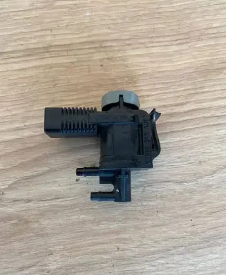 Volkswagen Scirocco Turbo solenoid valve 1K0906283A 2139D