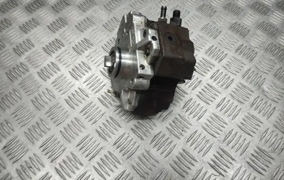 Volvo V70 Fuel injection high pressure pump 0445010043 040554 8642778